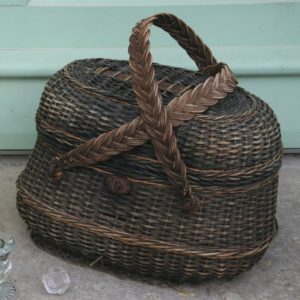 panier ancien - Brocante de la Pointe Minard - panier de pêche - panier de chasse