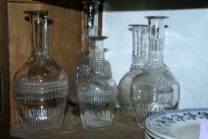 carafes anciennes Brocante de la Pointe Minard fête des grands-mères