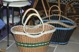 paniers vintage scoubidou Brocante de la Pointe Minard