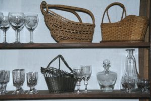 porte bouteilles, verres et carafes Brocante de la Pointe Minard