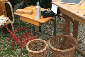 bureau vintage à la Brocante de la Pointe Minard à Plouézec, près de Paimpol