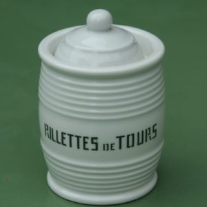 ancien pot de rillettes en faïence à la Brocante de la Pointe Minard de Plouézec, près de Paimpol