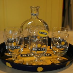 service Ricard à la Brocante de la Pointe Minard de Chichée près de Chablis