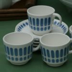 11 tasses à café Digoin modèle Tartan à la Brocante de la Pointe Minard à Plouézec, près de Paimpol