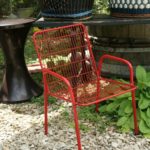 chaise enfant en métal à la Brocante de la Pointe Minard de Chichée près de Chablis