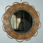 miroir rond vintage en osier à la Brocante de la Pointe Minard à Plouézec, près de Paimpol