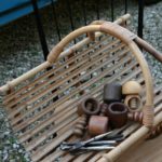 panier à bois en rotin à la Brocante de la Pointe Minard de Plouézec, près de Paimpol