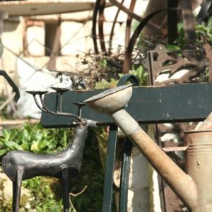 zinc et métal à la Brocante de la Pointe Minard à Plouézec, près de Paimpol