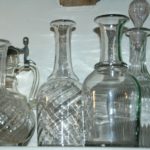 carafes anciennes à la Brocante de la Pointe Minard de Plouézec, près de Paimpol