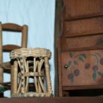 meubles de poupée à la Brocante de la Pointe Minard de Plouézec, près de Paimpol